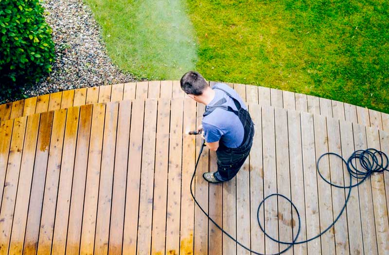 Nettoyage des extérieurs Sur Paris et l’Île-de-France - Maître Couverture Versailles… Nettoyage des extérieurs :  allée, pavé, dallage, terrasse, muret … Traitement anti-mousse des extérieurs. Intervention dans les meilleurs délais sur Versailles (78), Paris (75) et en Île-de-France : L’Essonne (91), la Seine-et-Marne (77), les Yvelines (78), le Val-de-Marne (94) et les Hauts-de-Seine (92). Maître Couverture Versailles sur Versailles (78). Par téléphone ou en ligne, Nous sommes à votre écoute pour tous vos projets de nettoyage des extérieurs.
