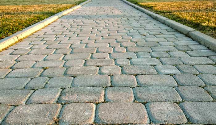 Nettoyage des extérieurs Sur Paris et l’Île-de-France - Maître Couverture Versailles… Nettoyage des extérieurs :  allée, pavé, dallage, terrasse, muret … Traitement anti-mousse des extérieurs. Intervention dans les meilleurs délais sur Versailles (78), Paris (75) et en Île-de-France : L’Essonne (91), la Seine-et-Marne (77), les Yvelines (78), le Val-de-Marne (94) et les Hauts-de-Seine (92). Maître Couverture Versailles sur Versailles (78). Par téléphone ou en ligne, Nous sommes à votre écoute pour tous vos projets de nettoyage des extérieurs.